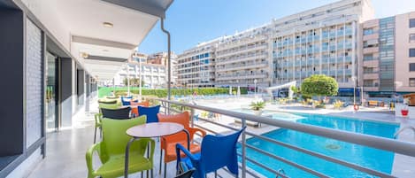 Outdoor pool, sun loungers