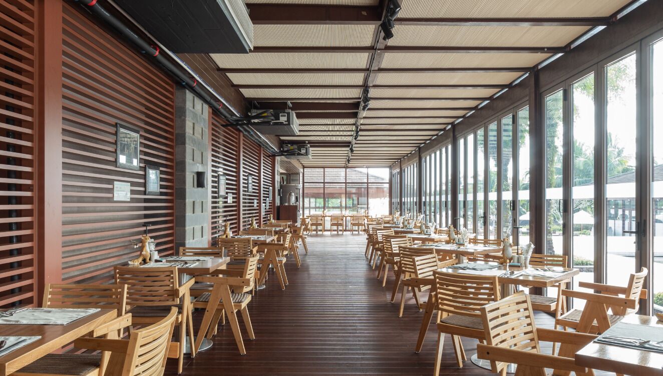 daily buffet breakfast (cny 208 per person)