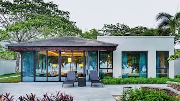 ヴィラ 2 ベッドルーム オーシャンビュー | 1 室のベッドルーム、セレクト コンフォート製ベッド、ミニバー、セーフティボックス (室内)