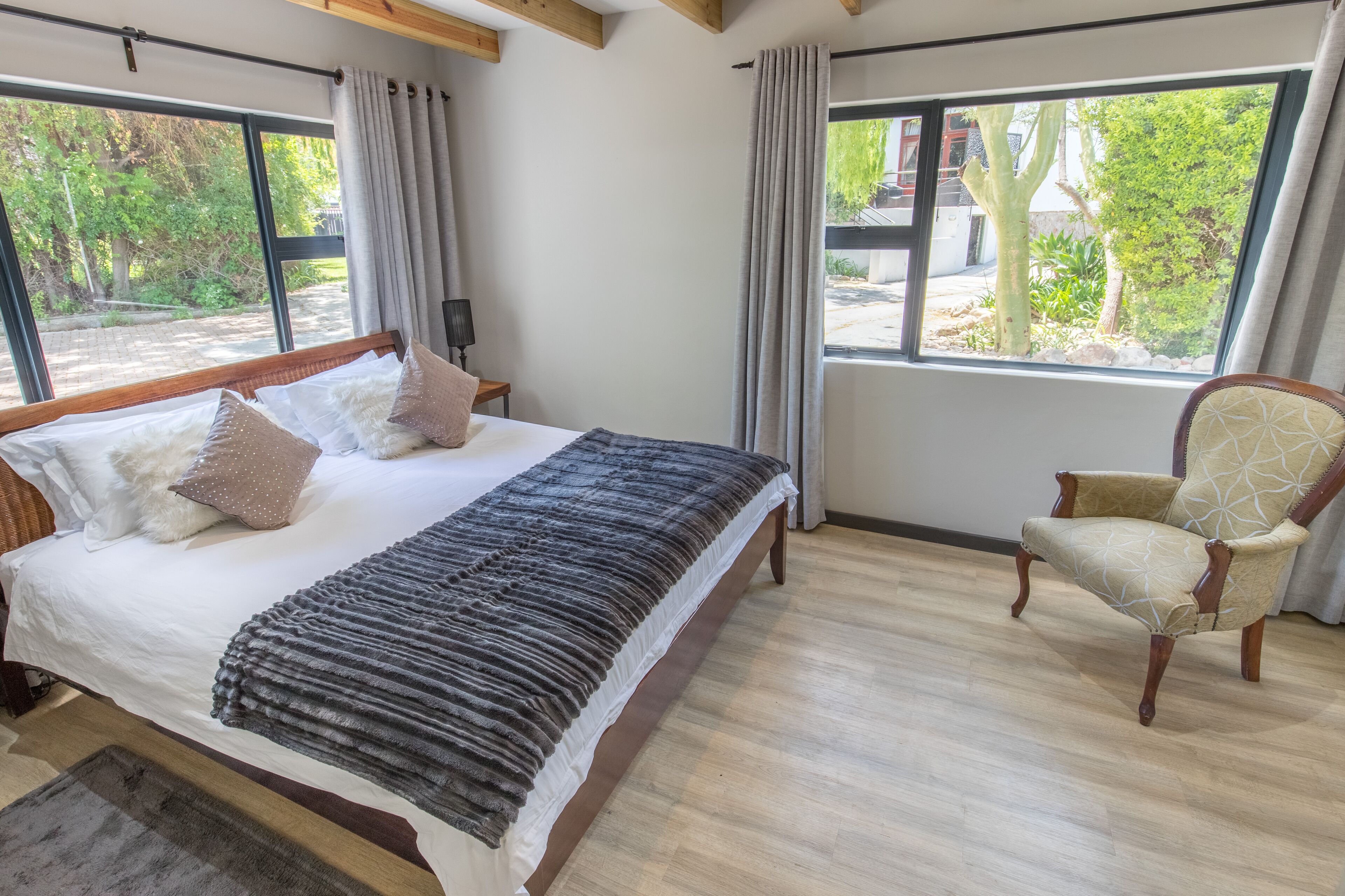 Luxury-Suite | Hochwertige Bettwaren, Zimmersafe, laptopgeeigneter Arbeitsplatz