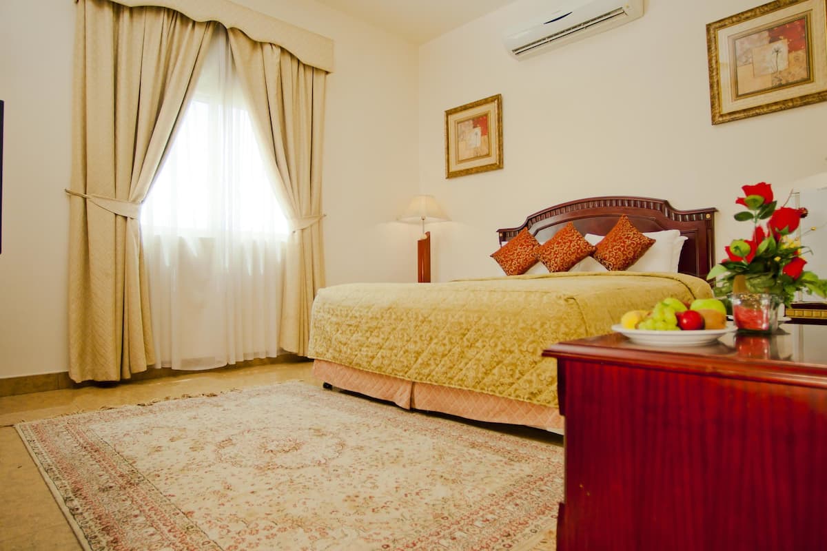 In-room safe, iron/ironing board, WiFi (free), bed sheets