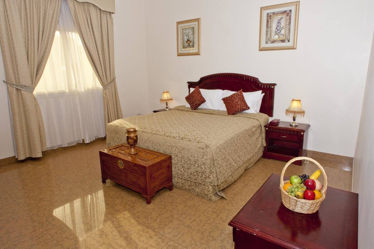 In-room safe, iron/ironing board, WiFi (free), bed sheets
