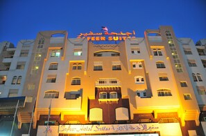 Front of property – evening/night - Safeer Hotel Suites - Aparthotel (Muscat)