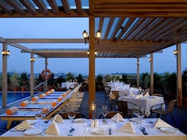 2 restaurantes, se sirve desayuno, cocina local e internacional