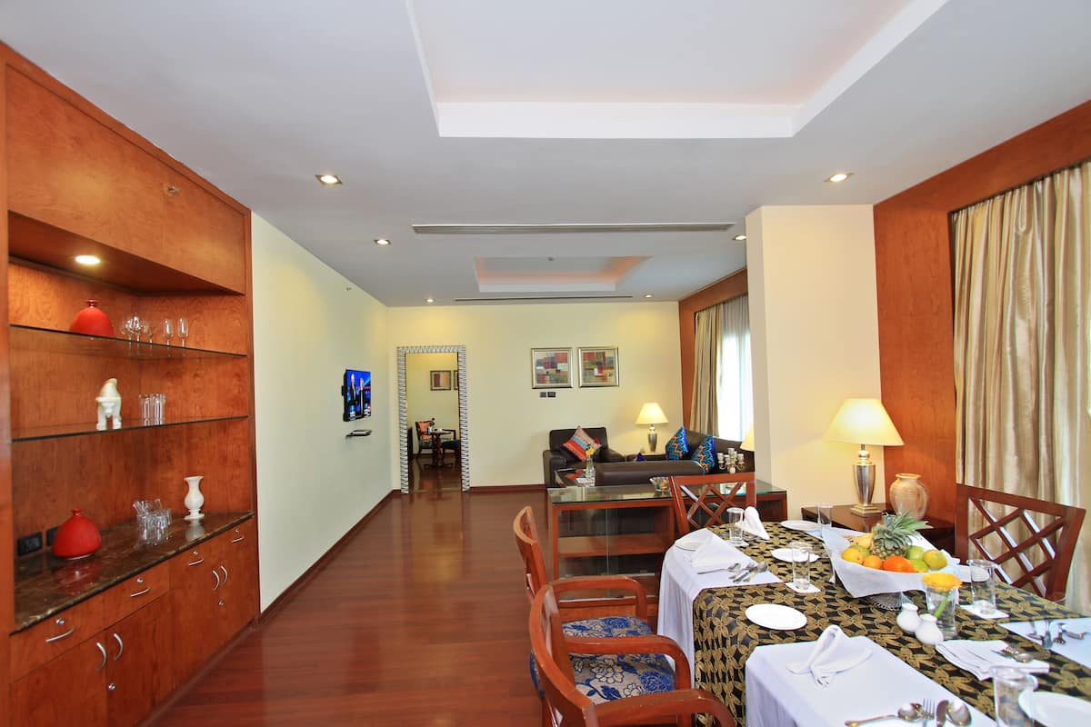 Presidential Suite, 1 King Bed | Living area