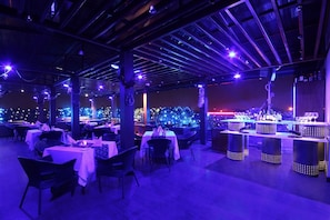 Poolside bar - Fortune Select JP Cosmos, Bengaluru - Member ITC Hotels' Group (Bengaluru)