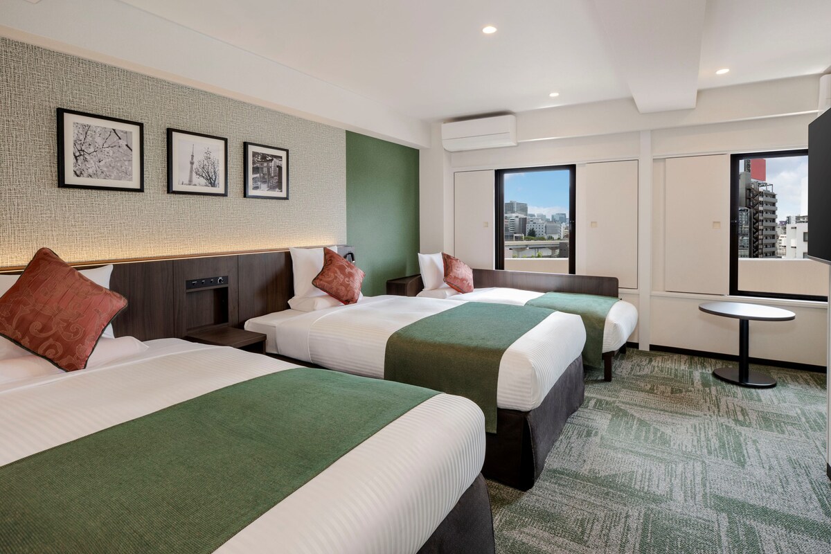 Renovated Superior Twin Room with Extra Bed, Non Smoking | Desk, iron/ironing board (on request), WiFi (free), bed sheets
