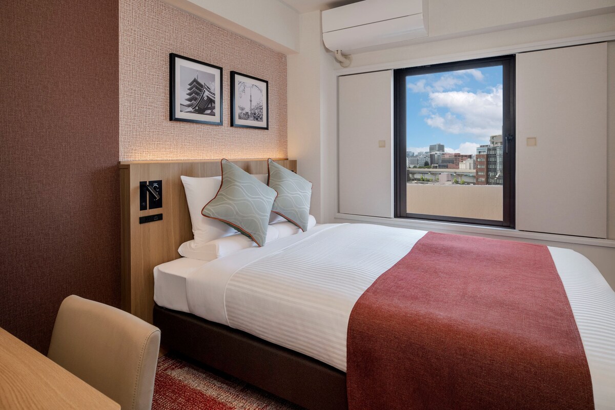 Standard Double Room, Non Smoking (Renovated) | Desk, iron/ironing board (on request), WiFi (free), bed sheets