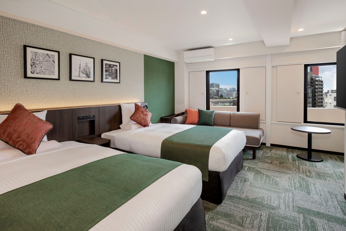Superior Twin Room, Non Smoking (Renovated) | Desk, iron/ironing board (on request), WiFi (free), bed sheets