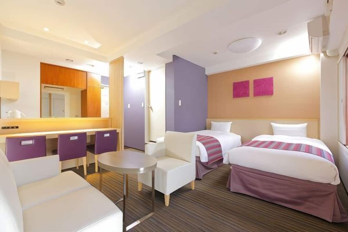 Iron/ironing board, free WiFi, bed sheets