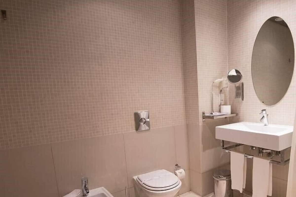 bathtub, free toiletries, hair dryer, slippers