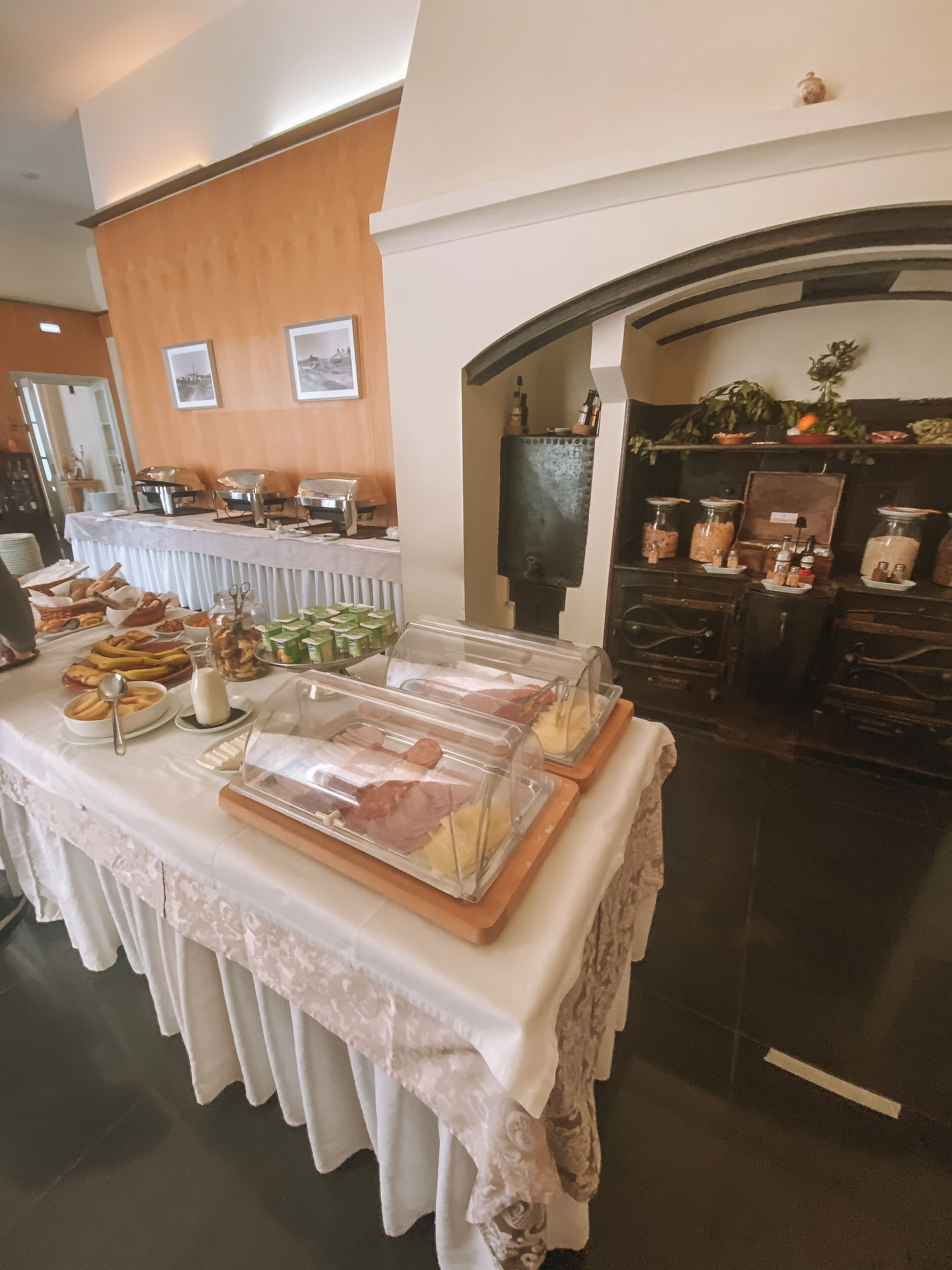 daily buffet breakfast (eur 11 per person)