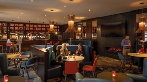 Bar (on property) - Clayton Hotel Leopardstown (Dublin)