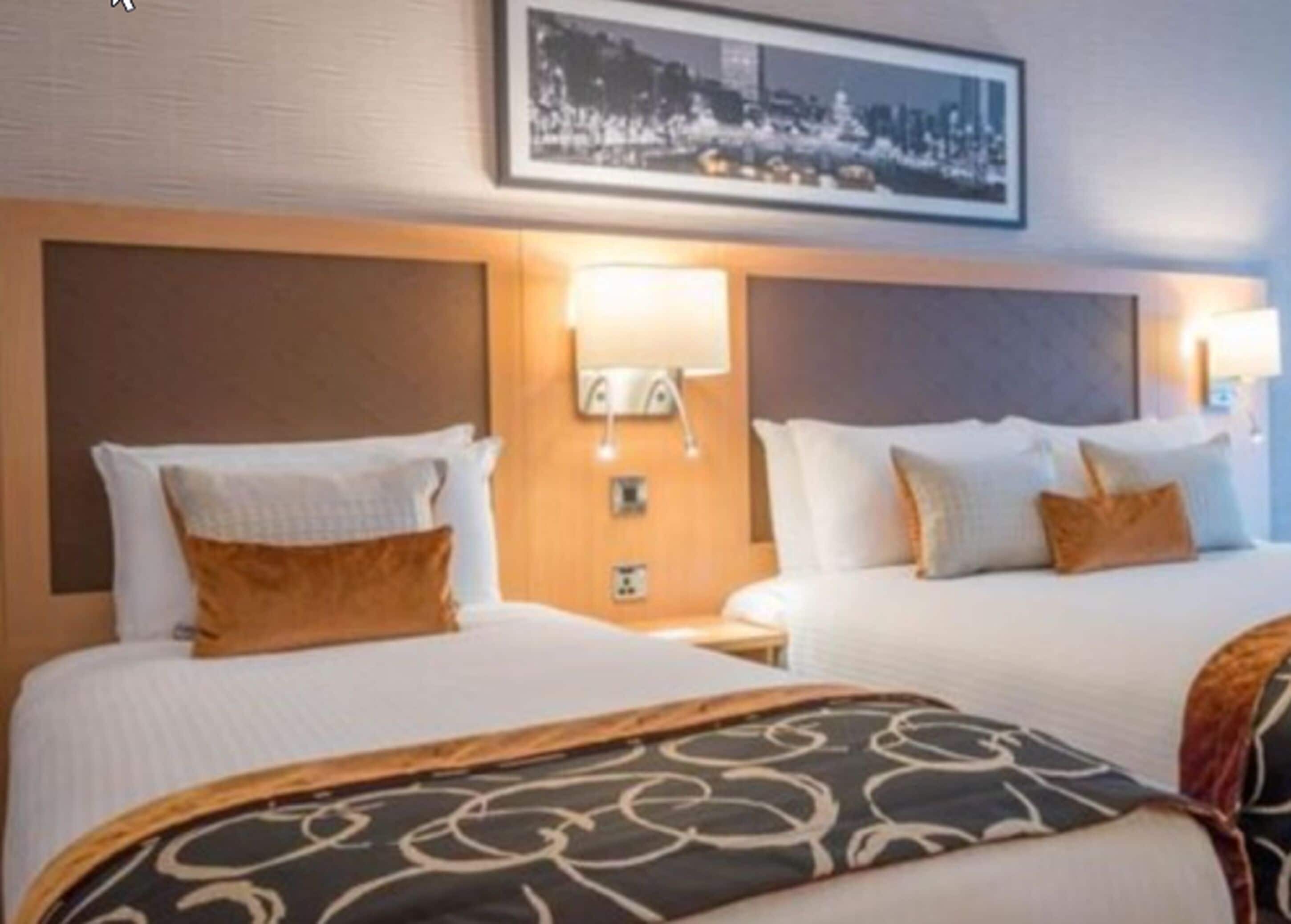 hypo-allergenic bedding, in-room safe, desk, blackout curtains