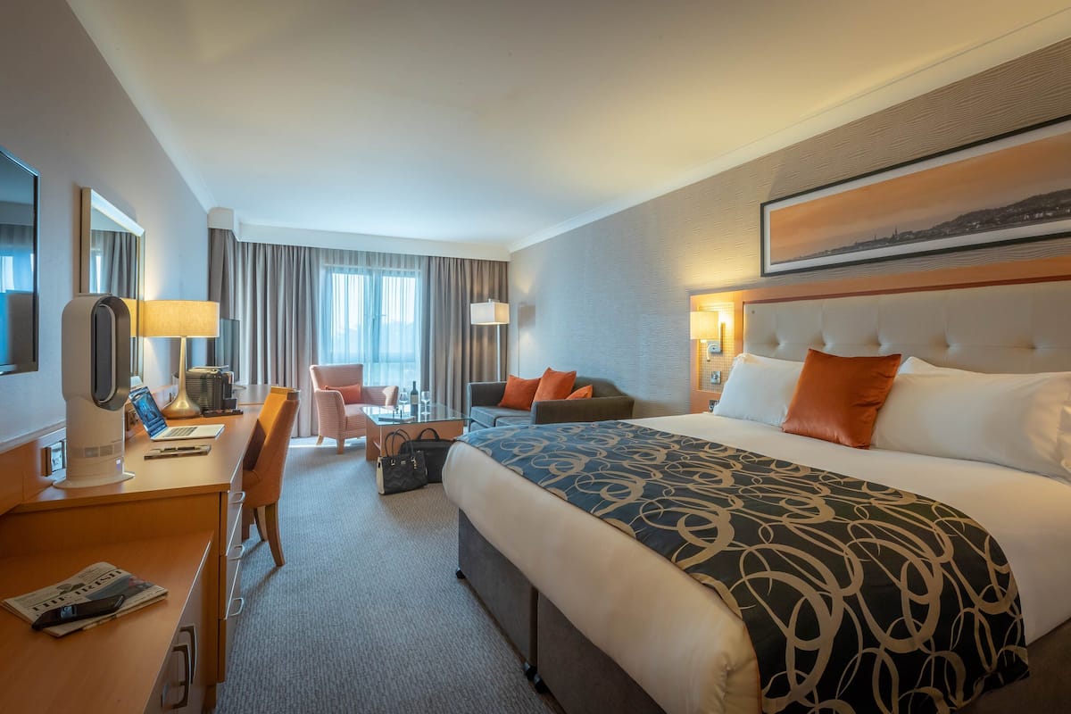 hypo-allergenic bedding, in-room safe, desk, blackout curtains