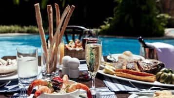 6 restaurants, breakfast, lunch, dinner served; French cuisine