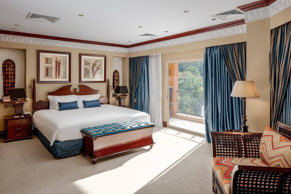 Royal Suite | Egyptian cotton sheets, premium bedding, down comforters, pillowtop beds