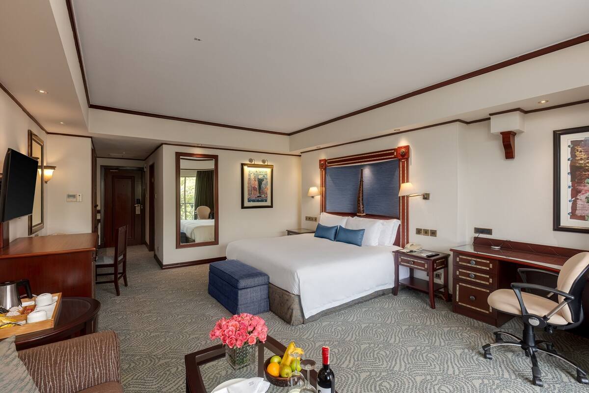 Superior Room, 1 King Bed | Egyptian cotton sheets, premium bedding, down comforters, pillowtop beds