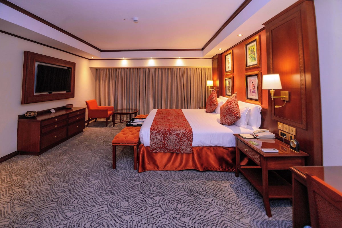 Club Room, Garden View