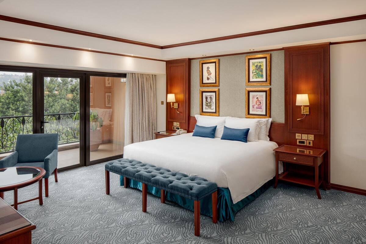 Executive Suite | Egyptian cotton sheets, premium bedding, down comforters, pillowtop beds