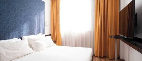 خزنة داخل الغرفة ومكتب وواي فاي مجانًا وملاءات أسرّة