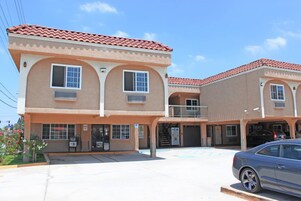 Fachada de la propiedad