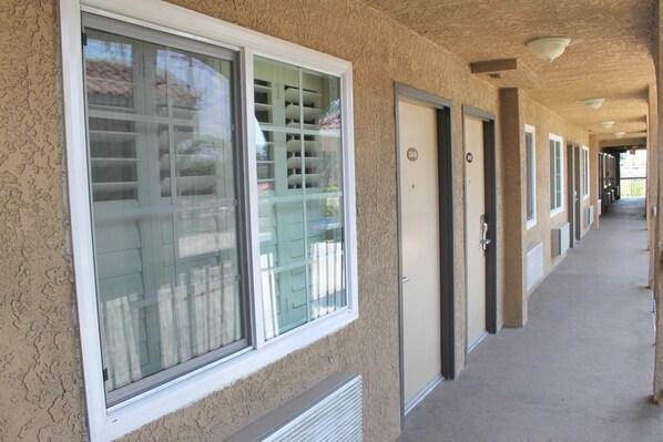 Building design - Orange Tustin Inn (Orange)