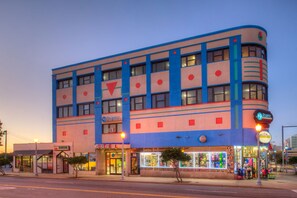 المنشأة من الخارج