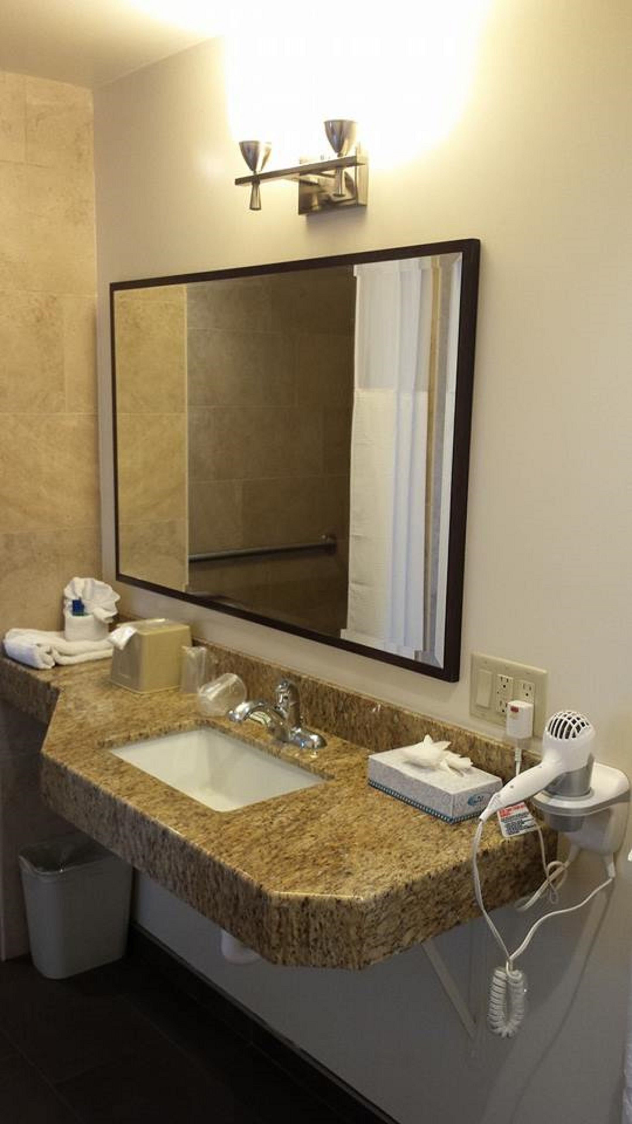 deluxe room, 1 king bed (accessible) | premium bedding, blackout curtains, soundproofing, iron/ironing board