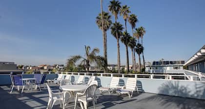 Newport Channel Inn - Near Huntington State Beach