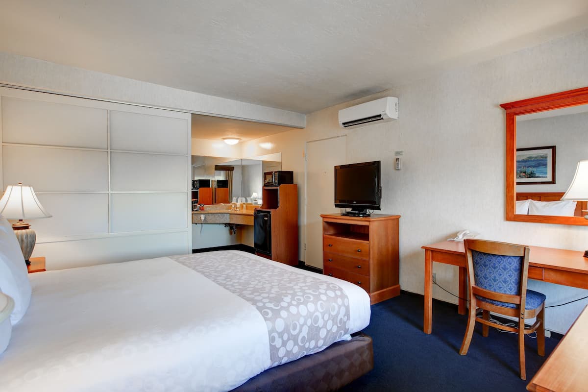 deluxe room, 1 king bed | premium bedding, blackout curtains, soundproofing, iron/ironing board