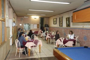 Se sirven desayunos, comidas y cenas 