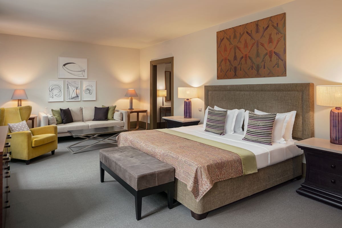 Ropa de cama de alta calidad y minibar