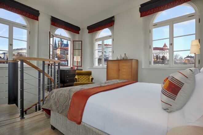 Ropa de cama de alta calidad y minibar 