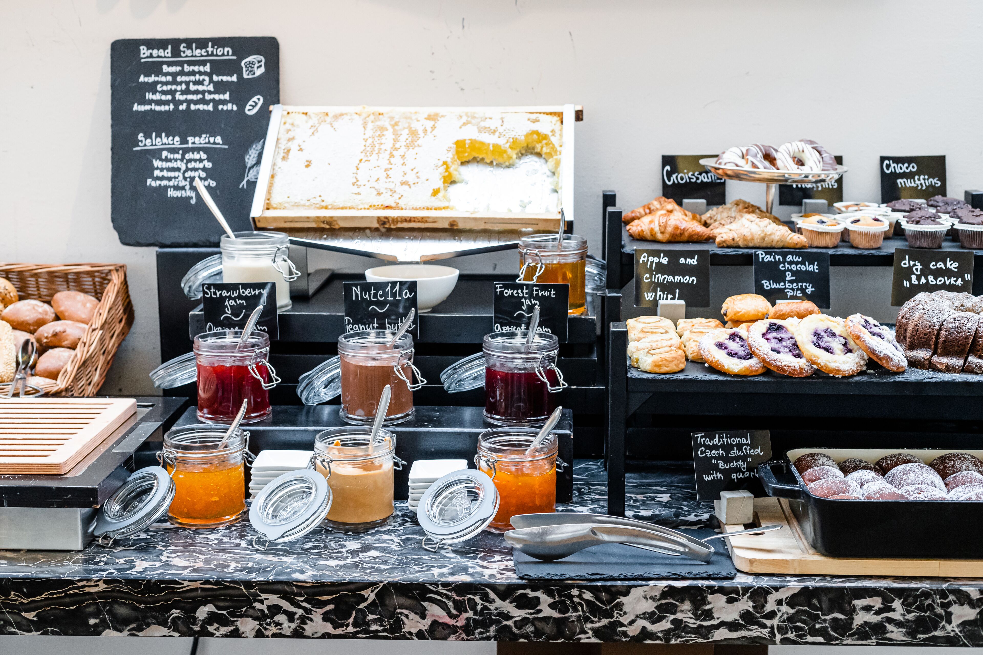 Daily English breakfast (EUR 40 per person)