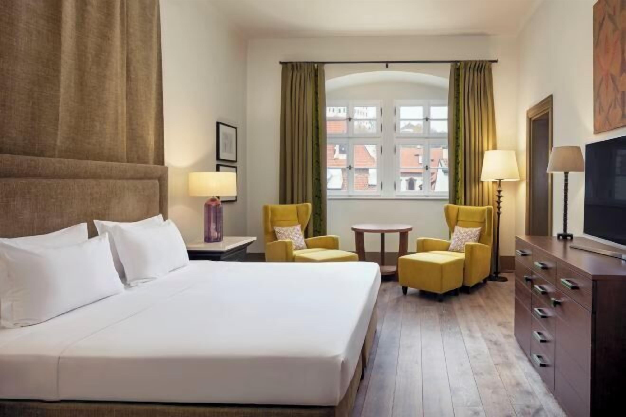 Ropa de cama de alta calidad y minibar 