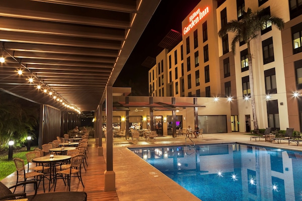 Kolam renang terbuka, payung kolam