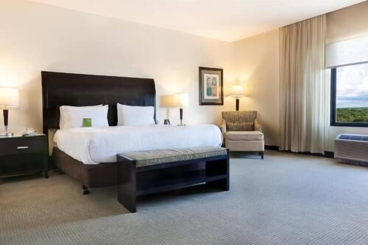 Hypo-allergenic bedding, in-room safe, desk, iron/ironing board