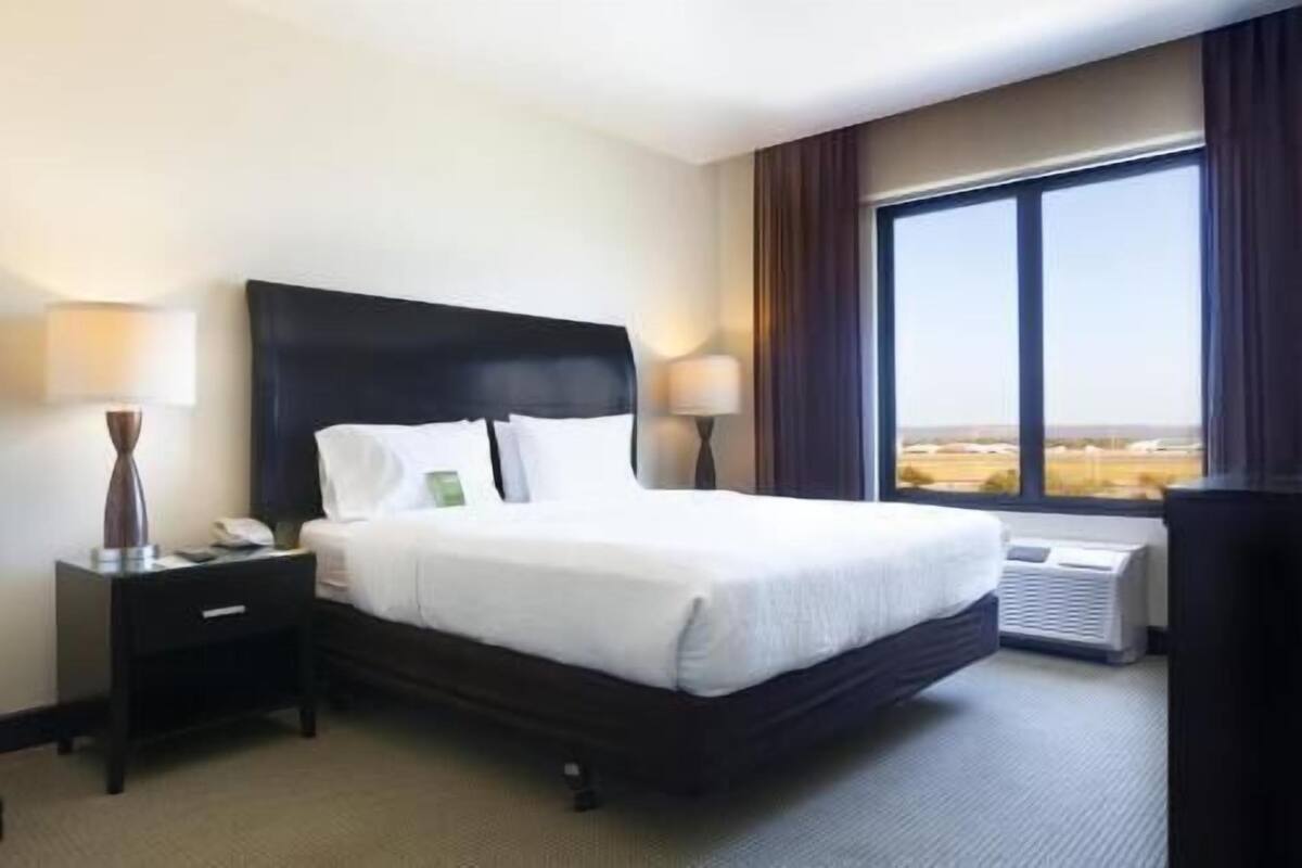 Hypo-allergenic bedding, in-room safe, desk, iron/ironing board