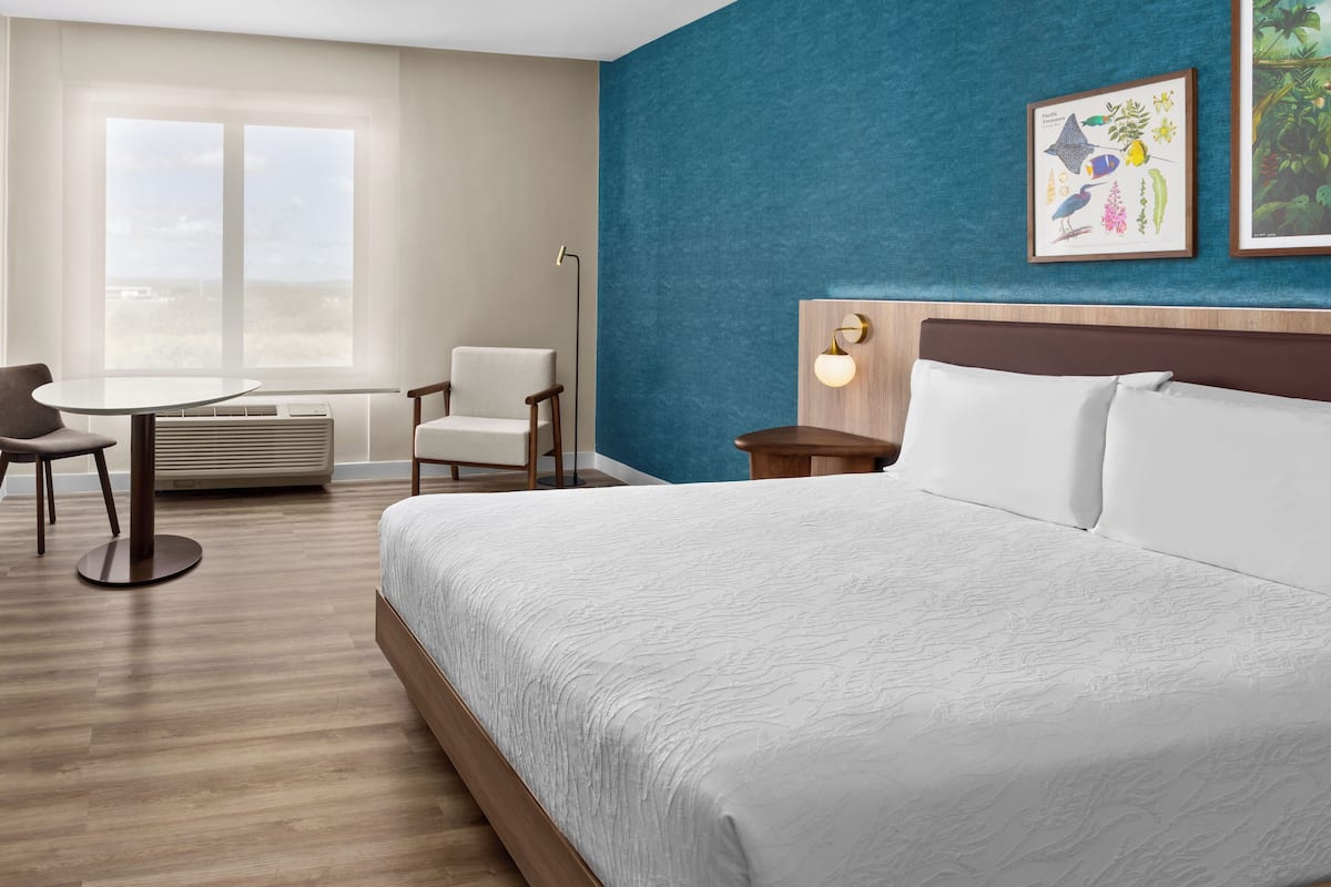 Deluxe Room, 1 King Bed