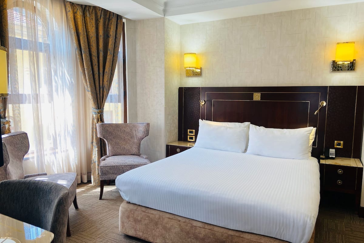 1 bedroom, premium bedding, minibar, in-room safe
