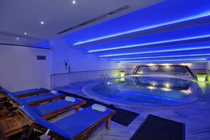 Indoor pool - Crowne Plaza Istanbul - Old City by IHG (Istanbul)