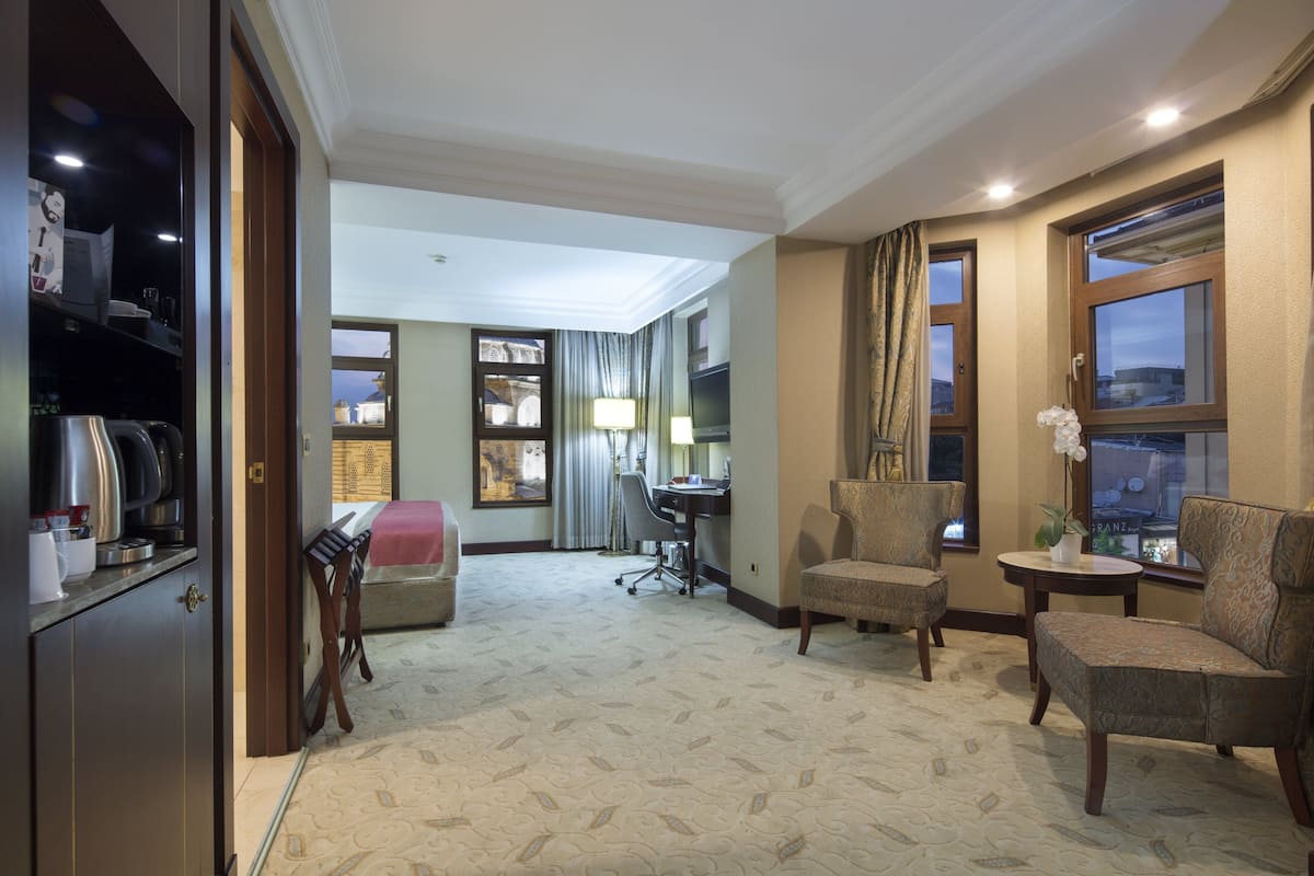 1 bedroom, premium bedding, minibar, in-room safe