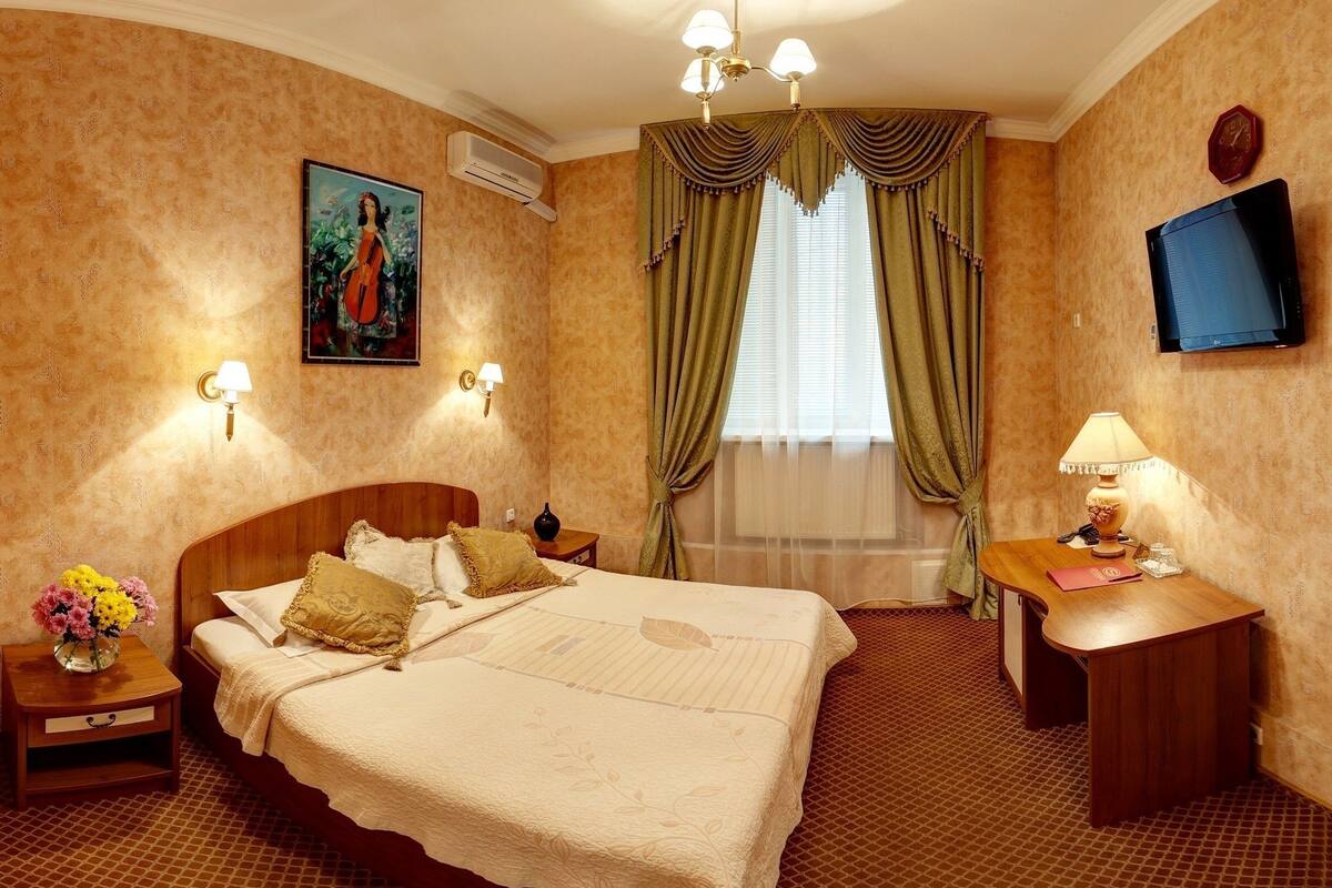 Standard Double Room, 1 King Bed | Premium bedding, desk, soundproofing, WiFi (free)
