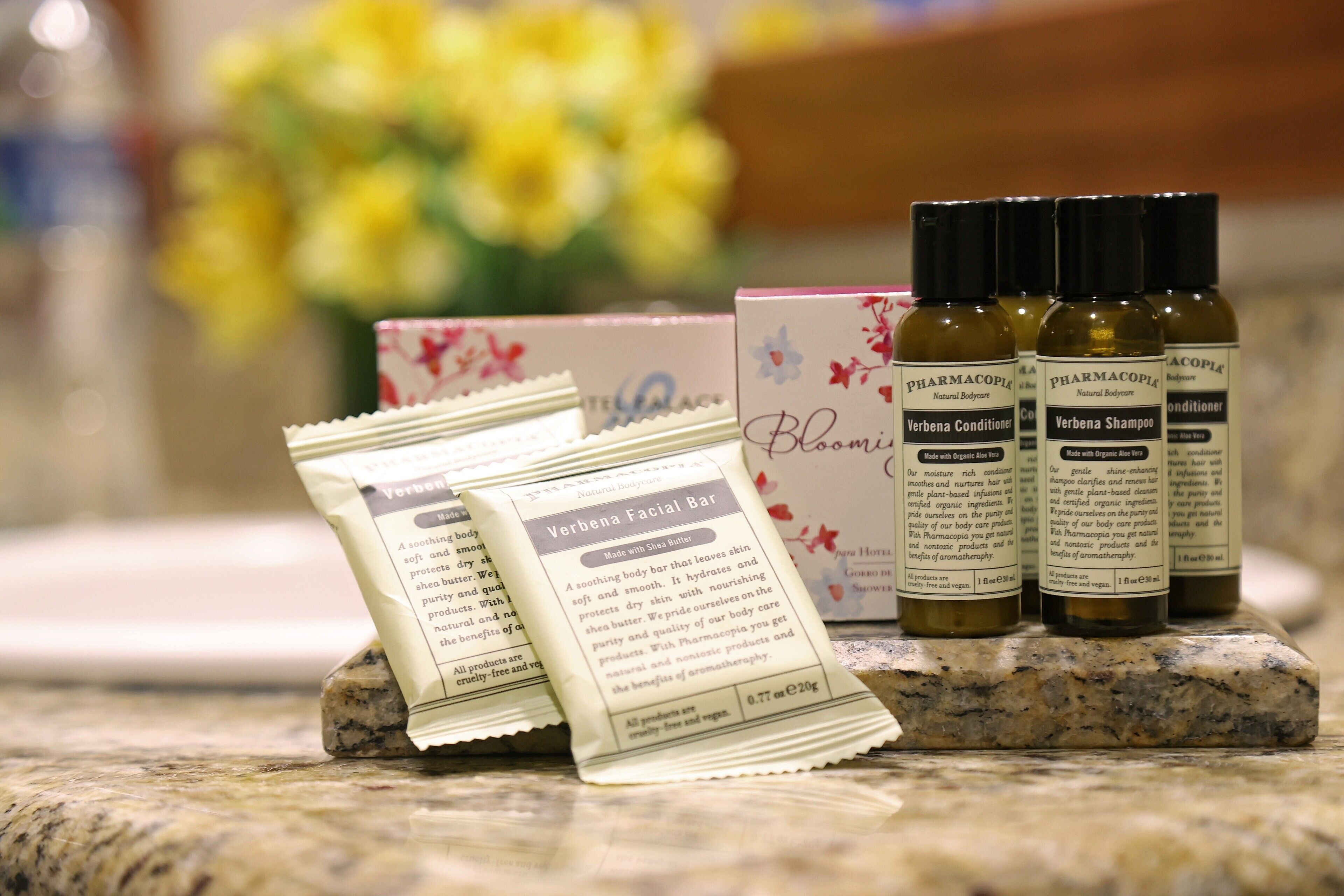 combined shower/bathtub, rainfall showerhead, free toiletries