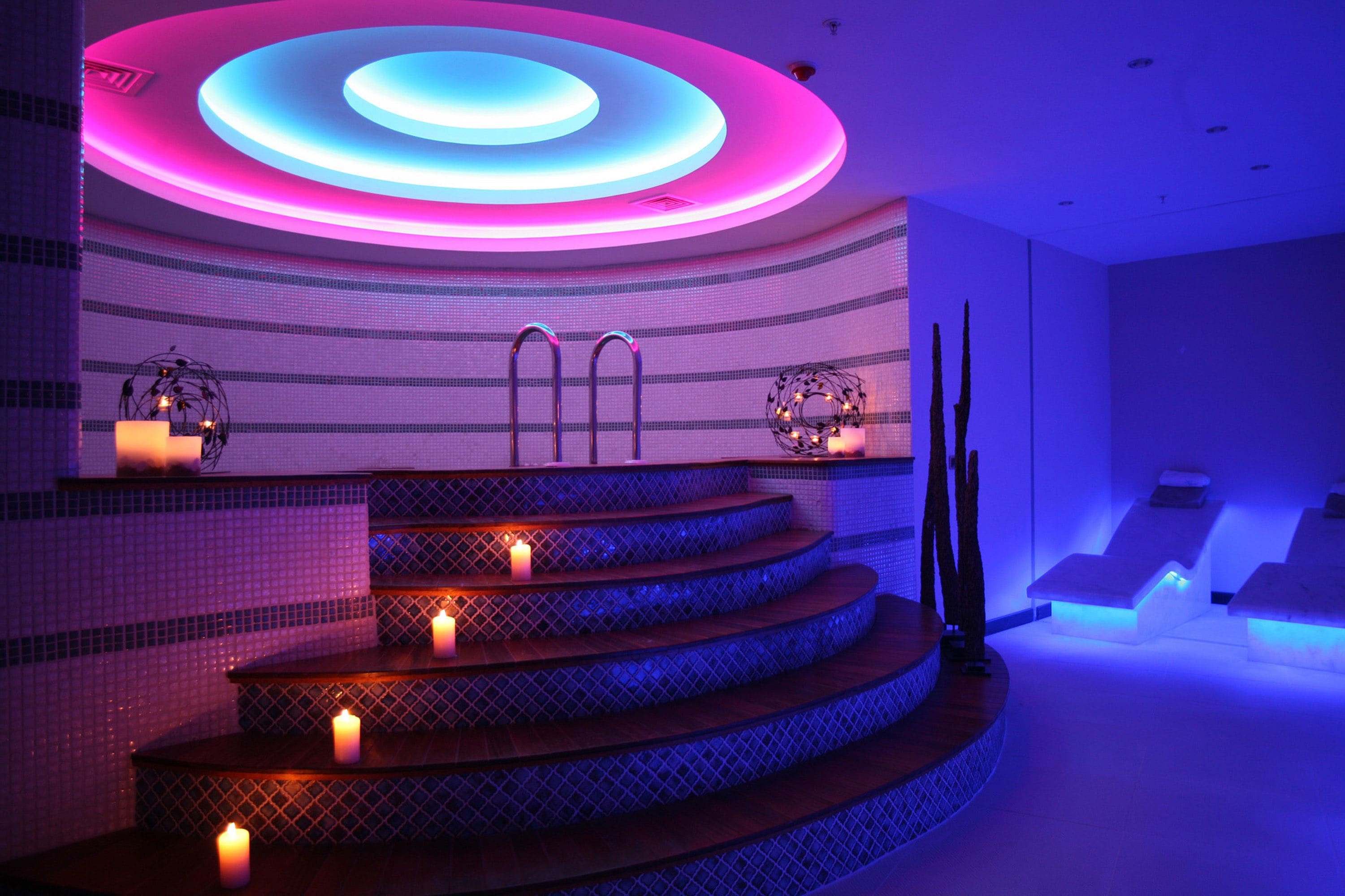 Sauna, hot tub, steam room, Turkish bath, massage/treatment rooms