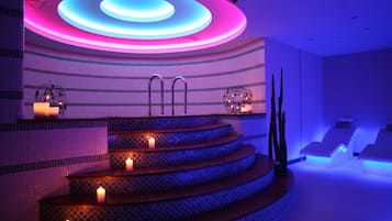 Sauna, hot tub, steam room, Turkish bath, massage/treatment rooms