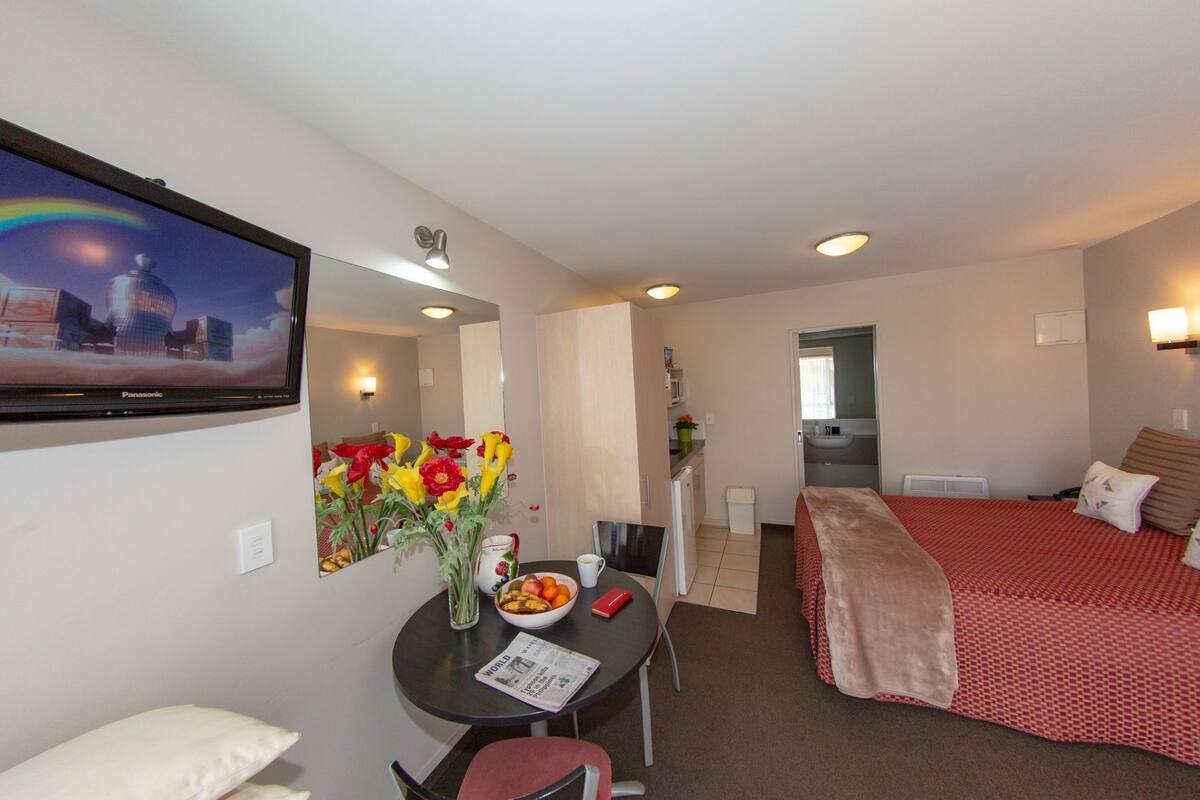 Desk, blackout drapes, iron/ironing board, free WiFi