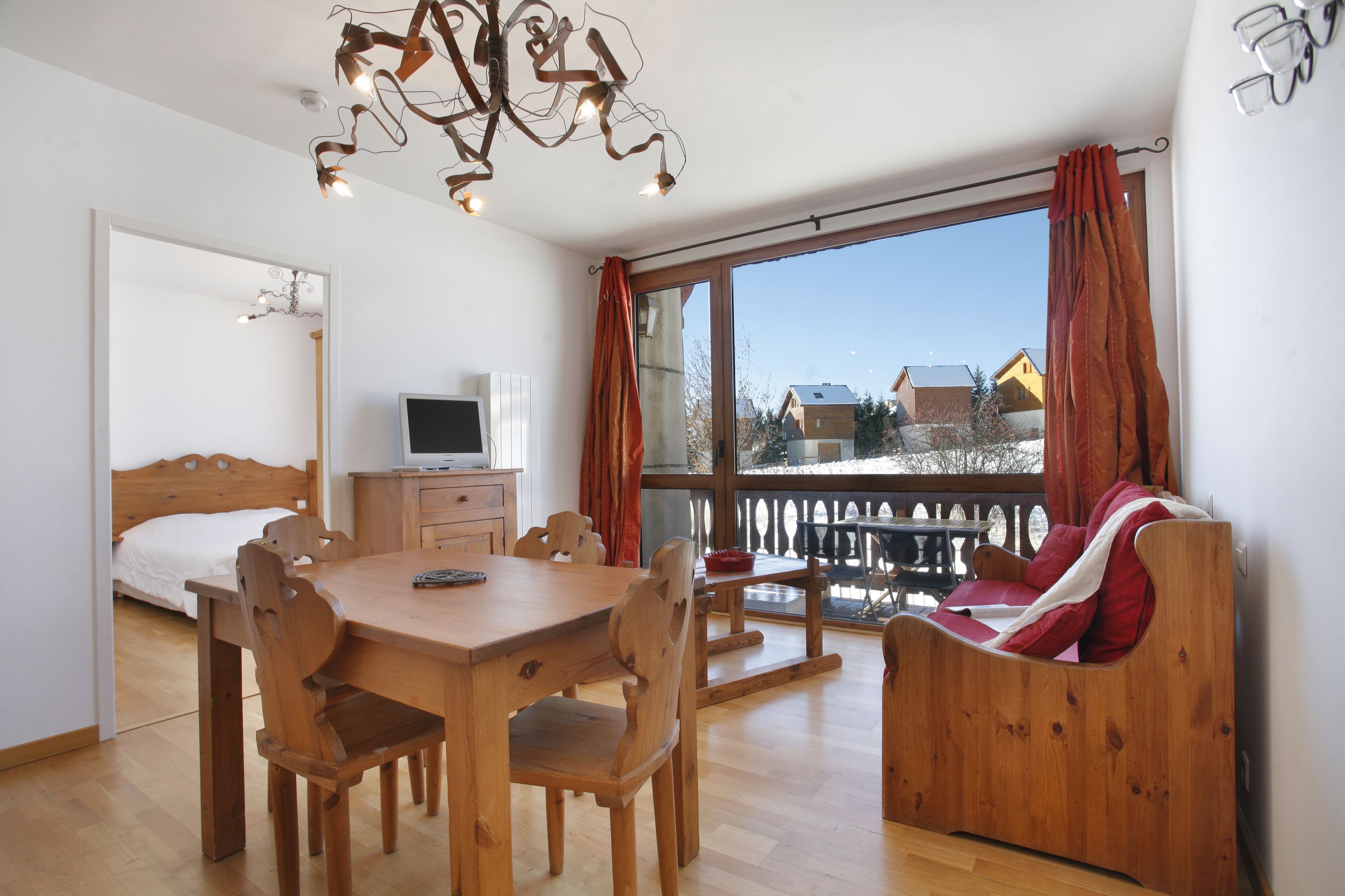 Appartement, 1 slaapkamer | Woonkamer | Een flatscreentelevisie