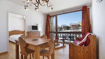 Appartement, 1 slaapkamer | Woonkamer | Een flatscreentelevisie
